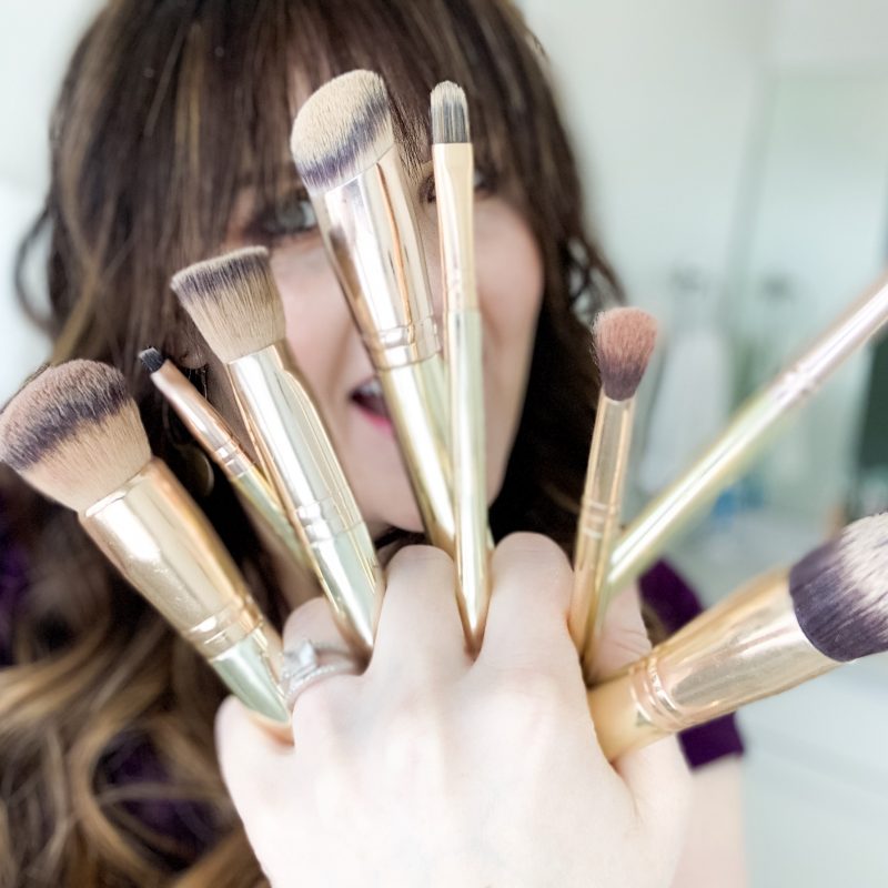 How to effectively clean your makeup brushes in just two easy and fast steps.